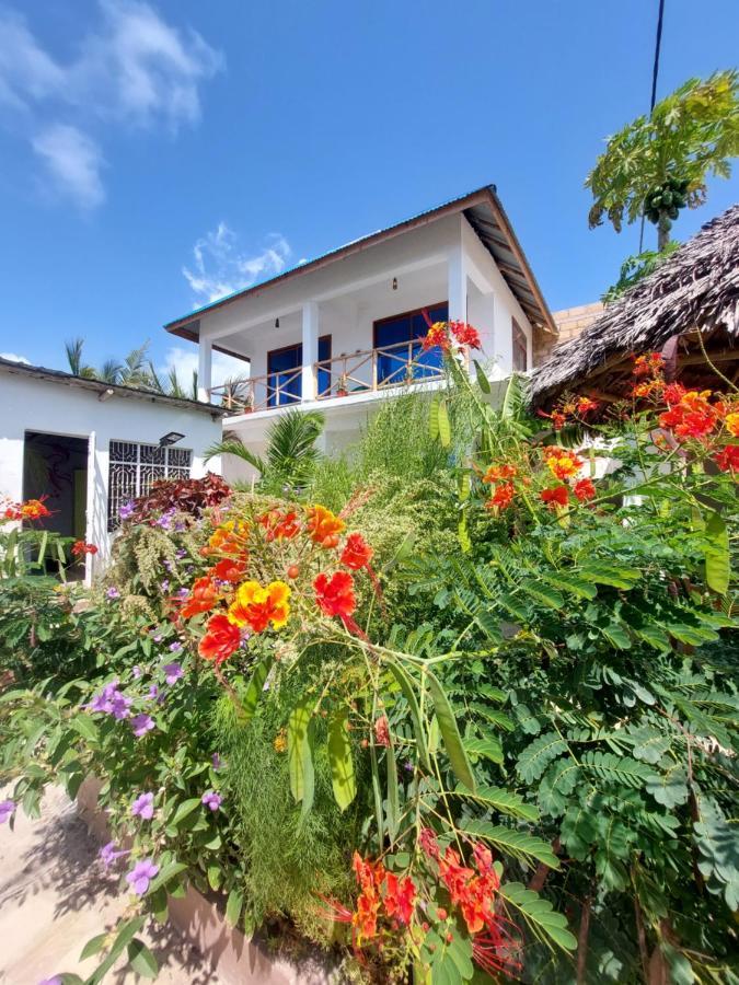 Alojamento de Acomodação e Pequeno-almoço Karibu House